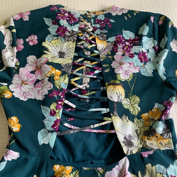 NWOT Guess floral fit&flare dress - Picture 4 of 16